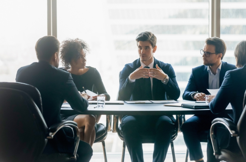 reunião de uma empresa com um CEO