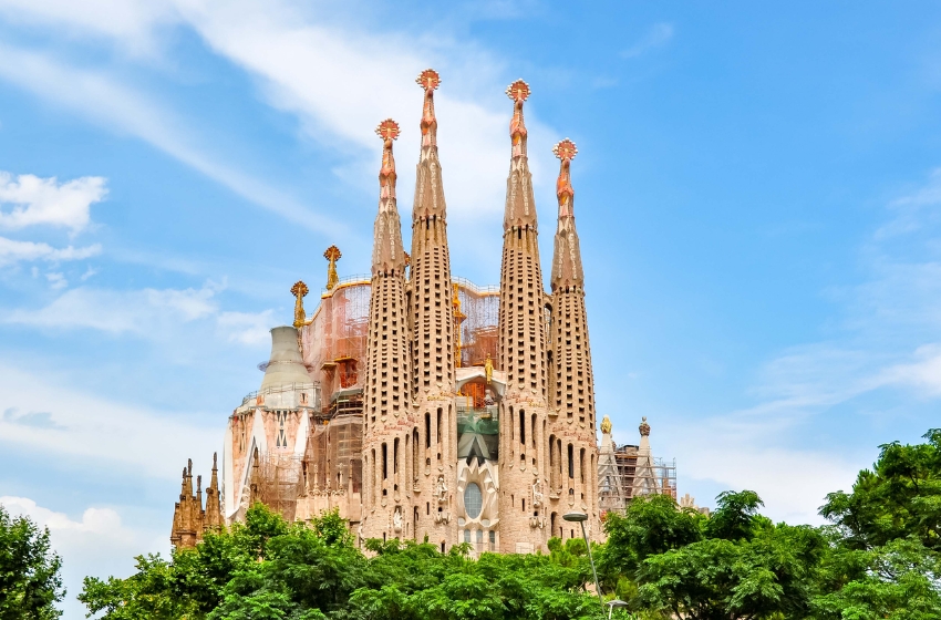 imagem da catedral sagrada familia localizada na espanha