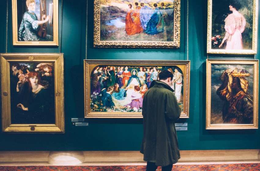  Quer investir em arte? A cidade abriga várias galerias de arte e espaços culturais independentes.